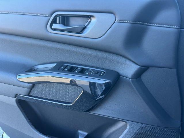 2025 Nissan Pathfinder SV FWD