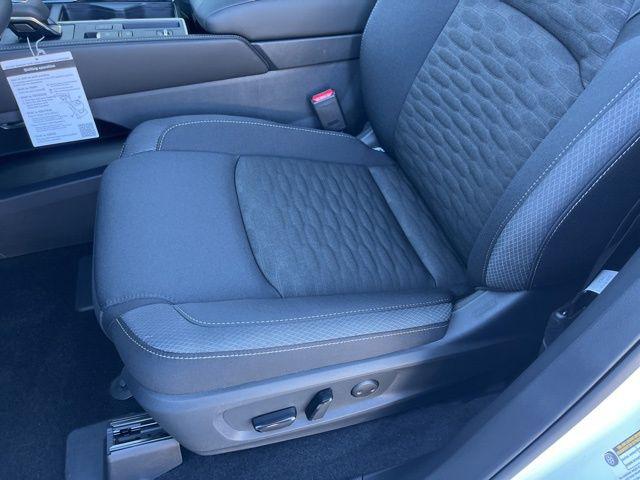 2025 Nissan Pathfinder SV FWD
