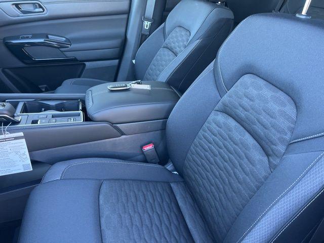 2025 Nissan Pathfinder SV FWD