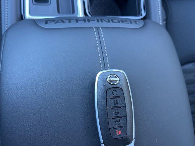 2025 Nissan Pathfinder SV FWD
