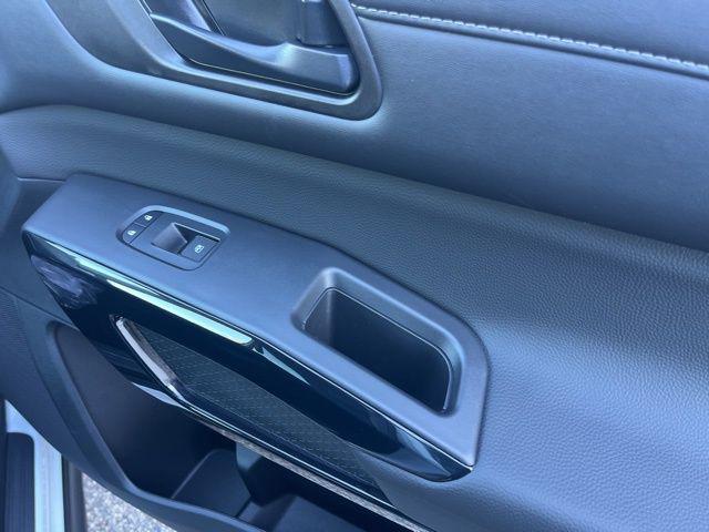 2025 Nissan Pathfinder SV FWD