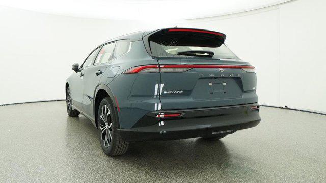 2025 Toyota Crown Signia XLE