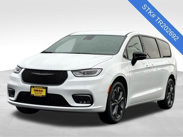 2026 Chrysler Pacifica PACIFICA SELECT AWD