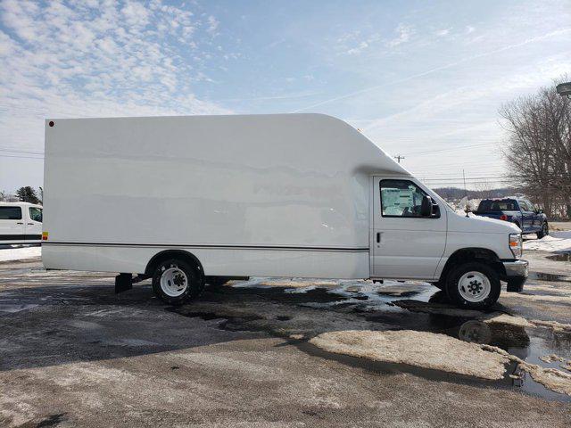 2026 Ford E-450 Cutaway BASE