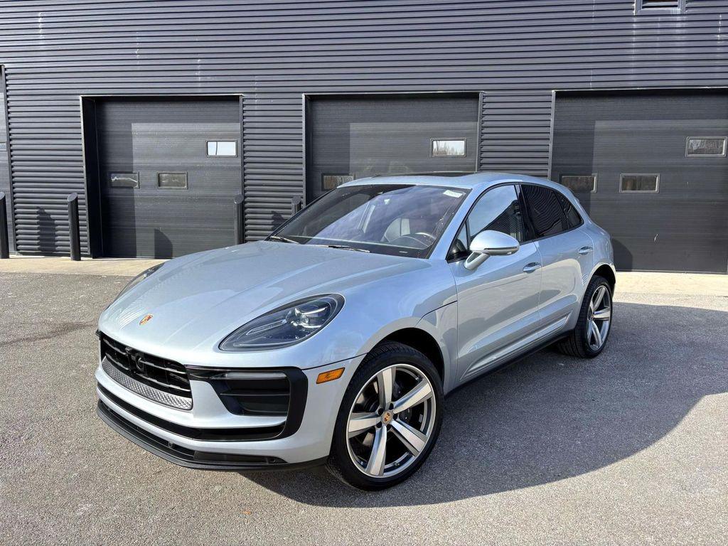 /2024 Porsche Macan