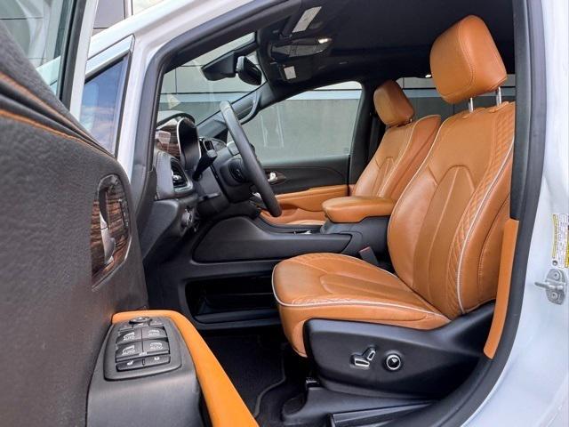 2023 Chrysler Pacifica Hybrid Pinnacle