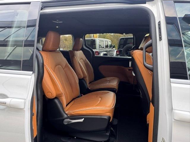 2023 Chrysler Pacifica Hybrid Pinnacle