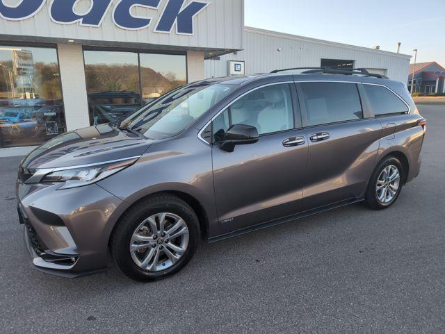 2021 Toyota Sienna XSE 2021 Toyota Sienna XSE