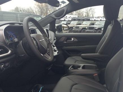 2025 Chrysler Pacifica PACIFICA SELECT