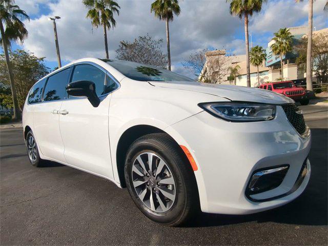 2025 Chrysler Pacifica Hybrid Select 2025 Chrysler Pacifica Hybrid Select