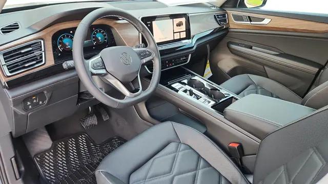 2026 Volkswagen Atlas SE with Technology