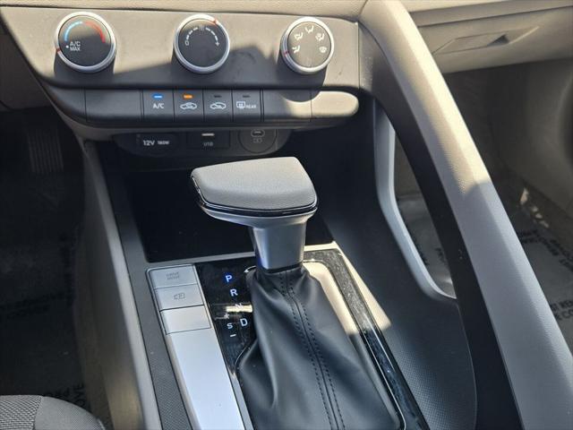 2025 Hyundai Elantra SE