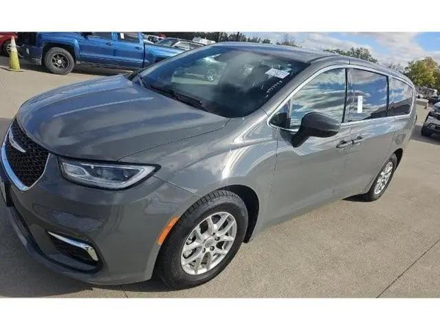 2023 Chrysler Pacifica Touring for sale in East Dubuque, IL