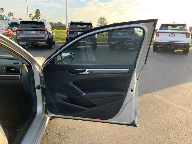 2016 Volkswagen Passat 1.8T SE