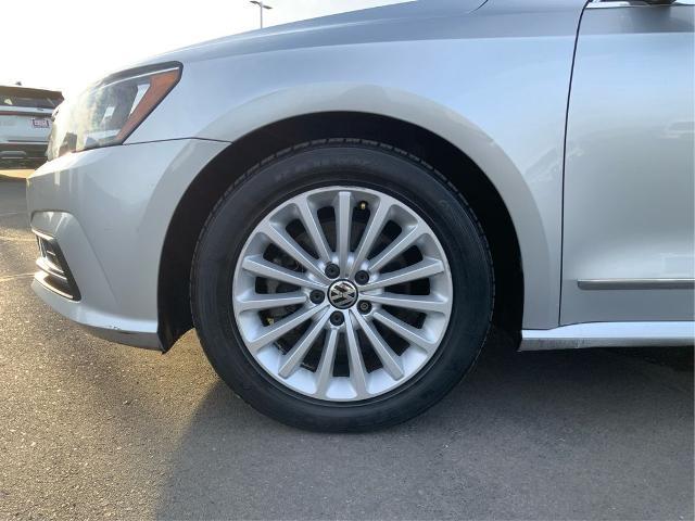 2016 Volkswagen Passat 1.8T SE