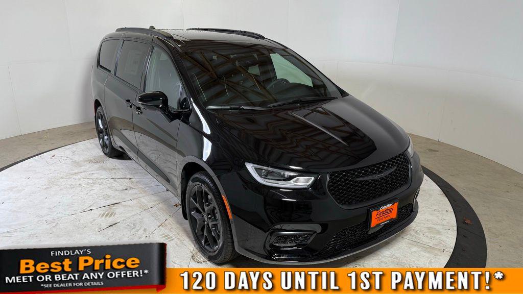 2026 Chrysler Pacifica Limited's photo