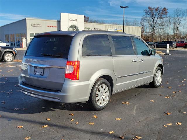 2016 Chrysler Town & Country Touring