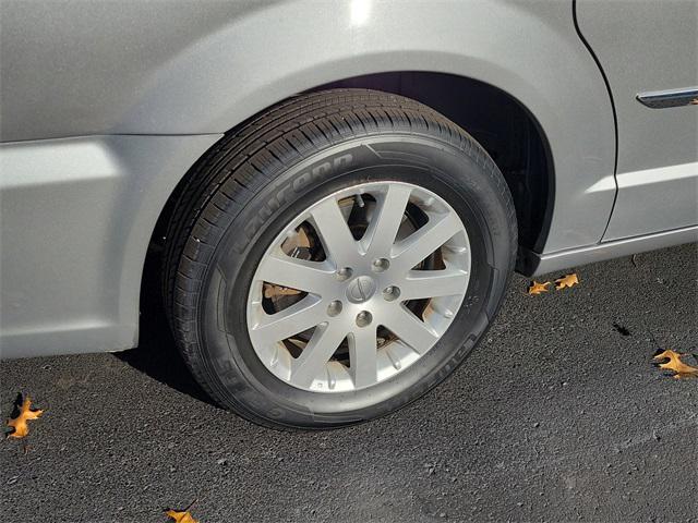 2016 Chrysler Town & Country Touring