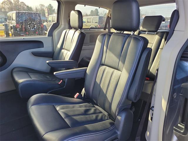 2016 Chrysler Town & Country Touring