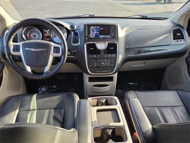 2016 Chrysler Town & Country Touring