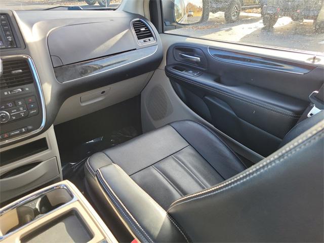 2016 Chrysler Town & Country Touring