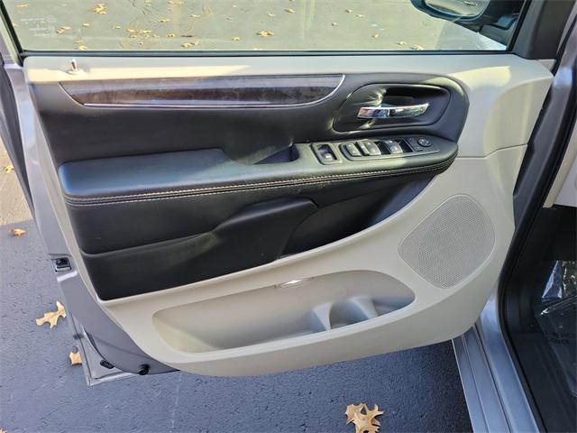 2016 Chrysler Town & Country Touring