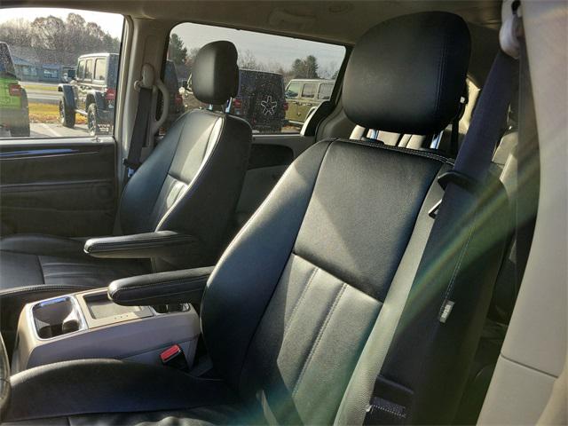 2016 Chrysler Town & Country Touring