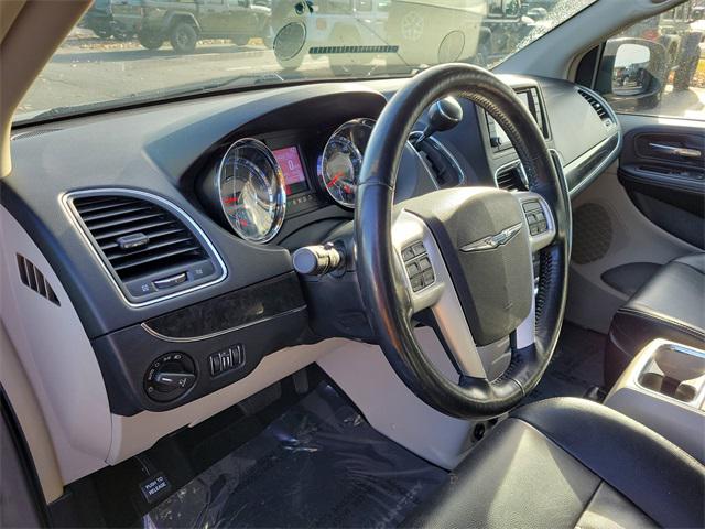 2016 Chrysler Town & Country Touring