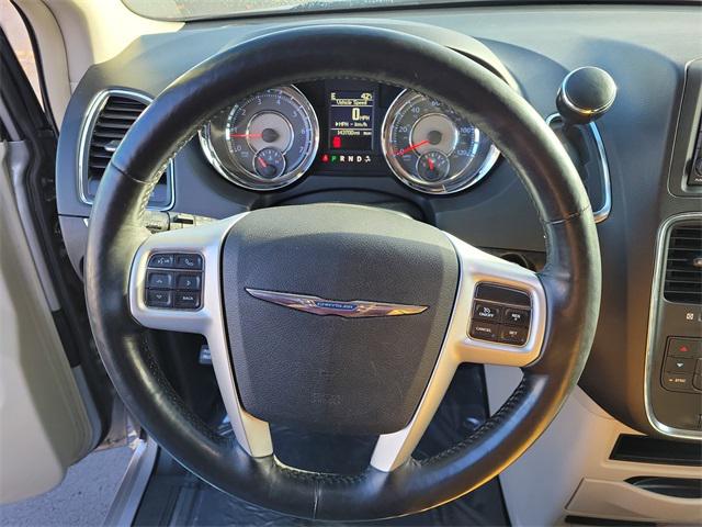 2016 Chrysler Town & Country Touring