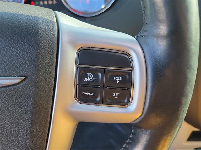 2016 Chrysler Town & Country Touring