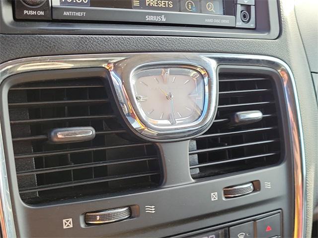 2016 Chrysler Town & Country Touring