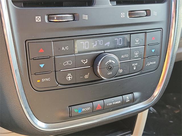 2016 Chrysler Town & Country Touring