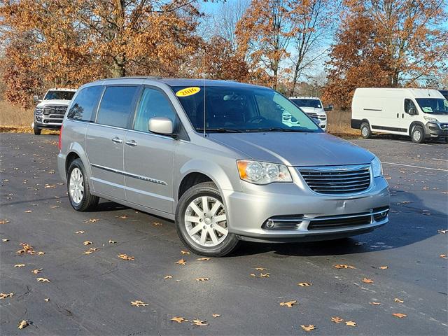 2016 Chrysler Town & Country Touring