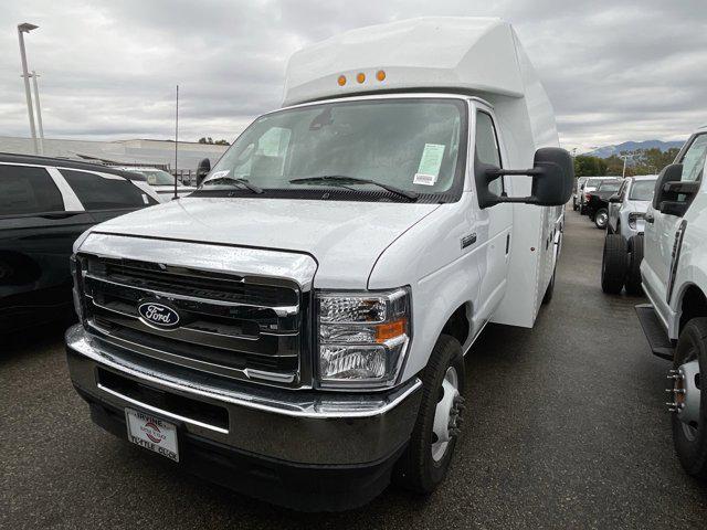 2026 Ford E-350 Cutaway E-350 DRW 158" WB