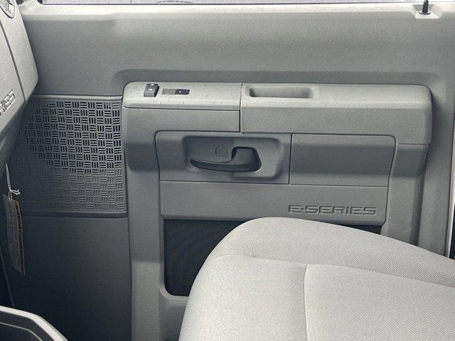 2026 Ford E-350 Cutaway E-350 DRW 158" WB