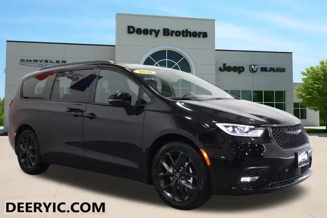 2026 Chrysler Pacifica Select