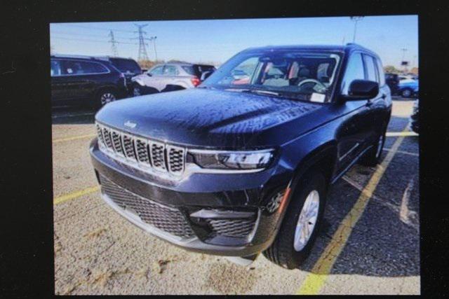 2023 Jeep Grand Cherokee Laredo 4x4