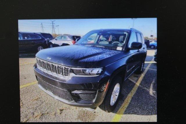 2023 Jeep Grand Cherokee Laredo 4x4