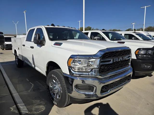 2023 RAM 3500 Tradesman Crew Cab 4x4 8 Box