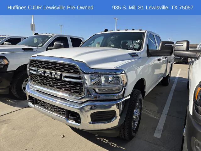 2023 RAM 3500 Tradesman Crew Cab 4x4 8 Box