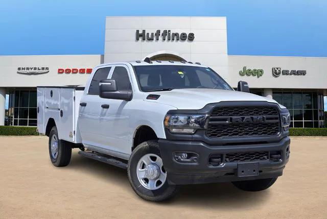 2023 RAM 3500 Tradesman Crew Cab 4x4 8 Box