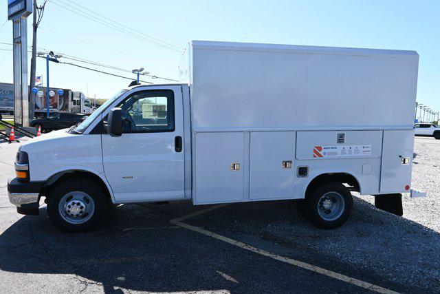 2025 Chevrolet Express Cutaway Work Van