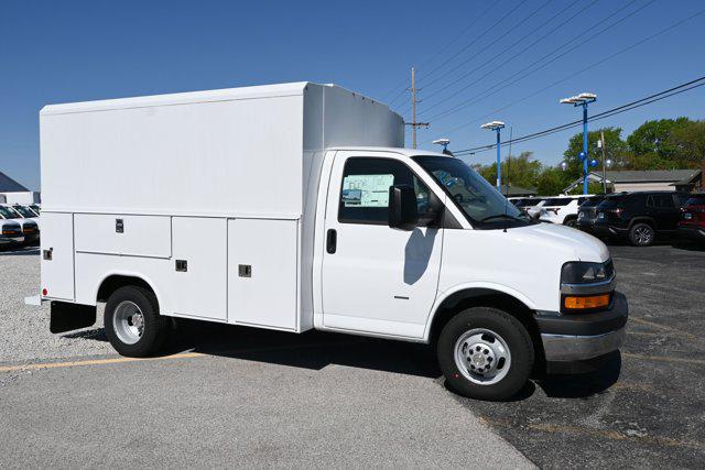2025 Chevrolet Express Cutaway Work Van