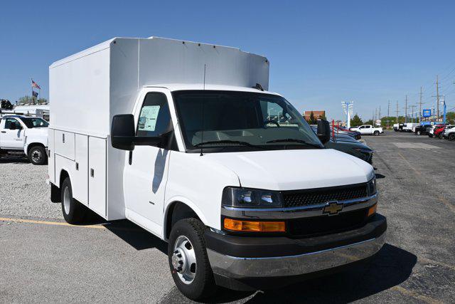 2025 Chevrolet Express Cutaway Work Van