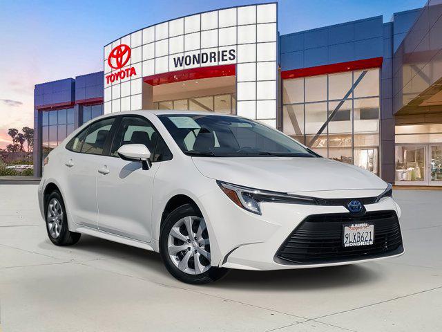 2024 Toyota Corolla LE's photo