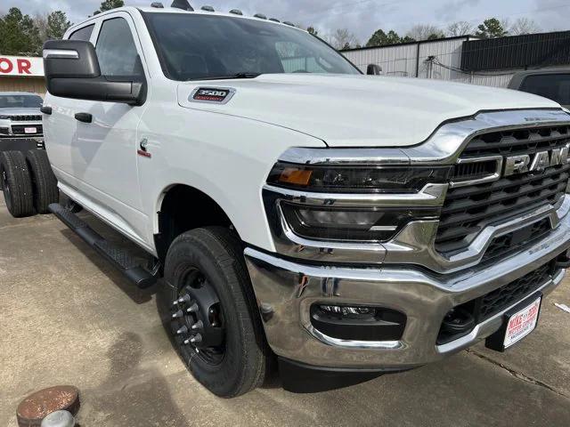 2026 RAM Ram 3500 Chassis Cab RAM 3500 TRADESMAN CREW CAB CHASSIS 4X4 60 CA