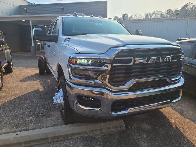 2026 RAM Ram 3500 Chassis Cab RAM 3500 TRADESMAN CREW CAB CHASSIS 4X4 60 CA 2026 RAM Ram 3500 Chassis Cab RAM 3500 TRADESMAN CREW CAB CHASSIS 4X4 60 CA