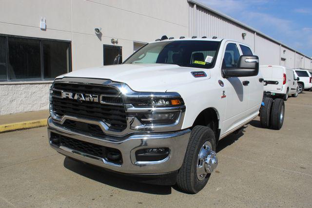 2026 RAM Ram 3500 Chassis Cab RAM 3500 TRADESMAN CREW CAB CHASSIS 4X4 60 CA