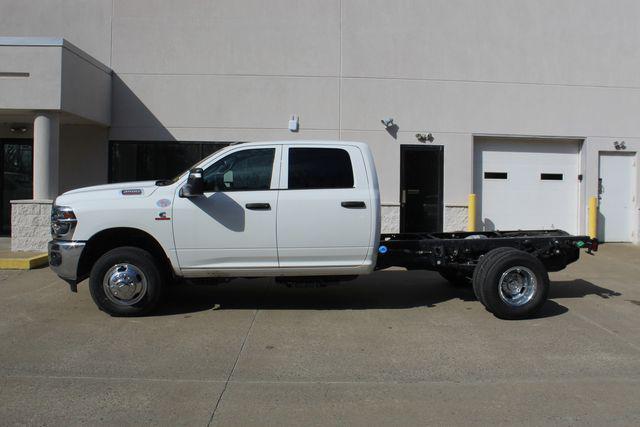 2026 RAM Ram 3500 Chassis Cab RAM 3500 TRADESMAN CREW CAB CHASSIS 4X4 60 CA