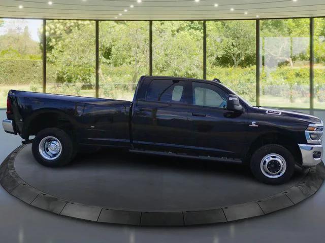 2026 RAM Ram 3500 RAM 3500 TRADESMAN CREW CAB 4X4 8 BOX